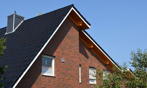 Fertiges Steildach am Klinkerhaus
